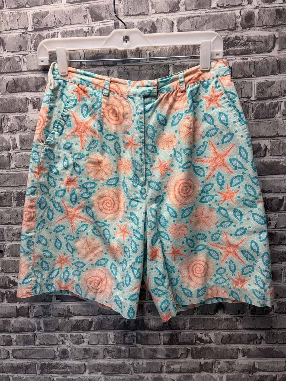 Lilly Pulitzer shorts
Aqua and Coral‎ Starfish Print Shorts